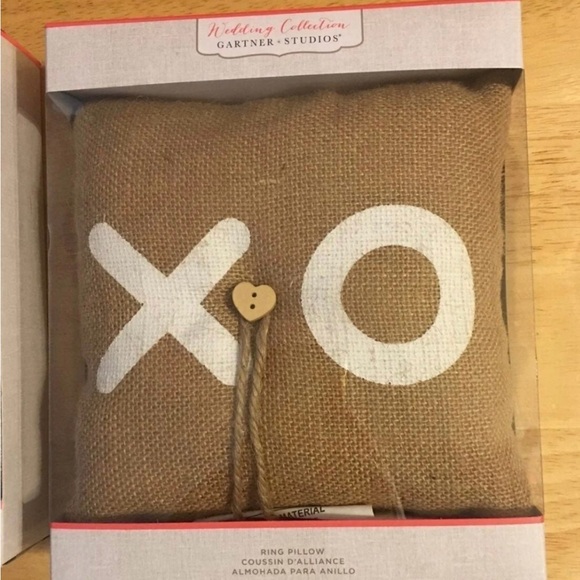XO Burlap Wedding Guestbook & Pillow Gartner Studios New - Picture 2 of 5